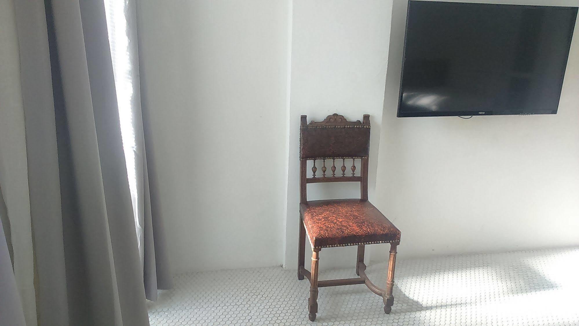 白狗公寓amo B&B市區金三角 東大門夜市 Hualien Buitenkant foto